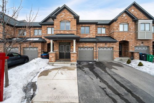 33 Davenfield Cir, Brampton, ON, L6P4M2 | Card Image