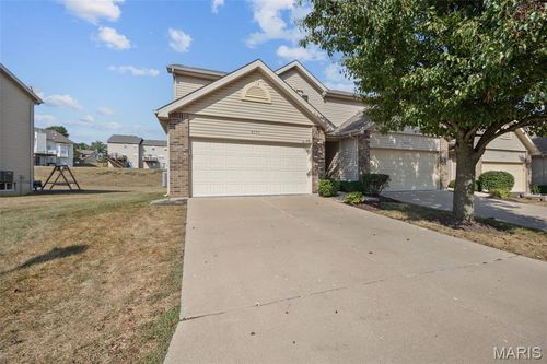 5576 Wavecrest Cir, Cottleville, MO, 63304-8044 | Card Image