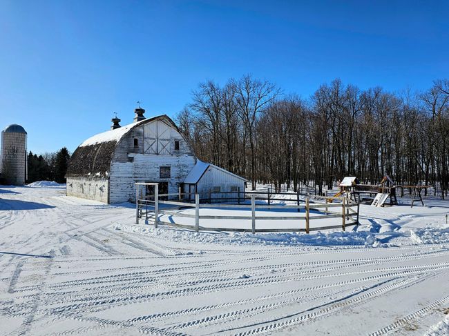 Gamble Barn W/Attached Lean-To | Image 57