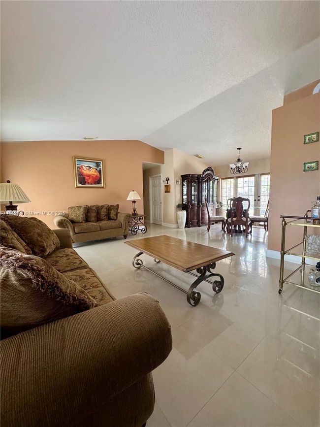 17086 Sw 144 Th Ct, House other with 3 bedrooms, 2 bathrooms and null parking in Miami FL | Image 7