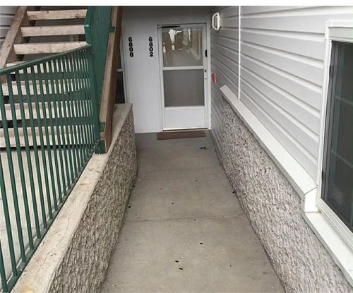 6802 Olive St, Gladstone, MO, 64118-2893 | Card Image