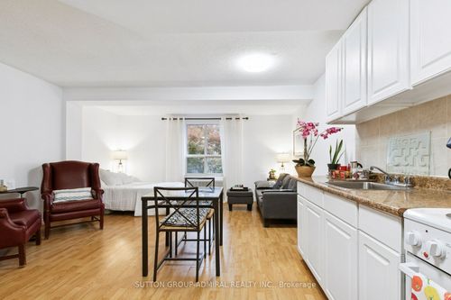 305-88 Charles St E, Toronto, ON, M4Y2W7 | Card Image