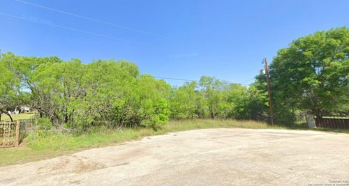 275 Fern Hollow Dr, Jourdanton, TX, 78026-4801 | Card Image