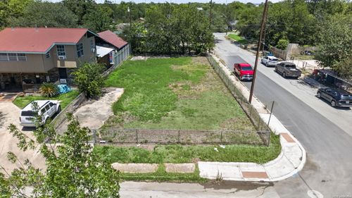3803 W Houston St, San Antonio, TX, 78207-3624 | Card Image