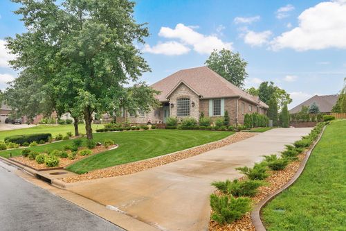 6071 S Overlook Trl, Springfield, MO, 65810-1945 | Card Image