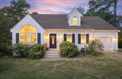 16 Balfour Ln, Mashpee, MA, 02649-2240 | Card Image
