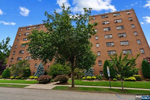 208 Anderson, Hackensack, NJ, 07601 | Card Image