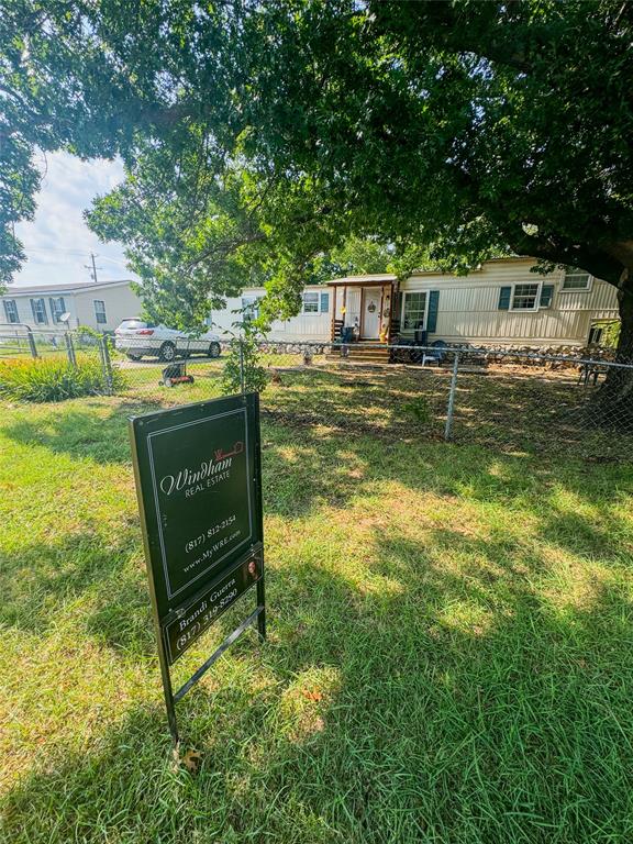 Hackberry Ln, Roanoke, TX 76262