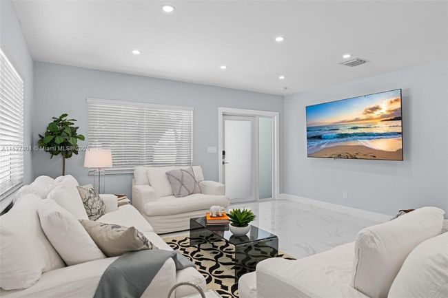 26 Ne 88 Th St, House other with 4 bedrooms, 3 bathrooms and null parking in El Portal FL | Image 7