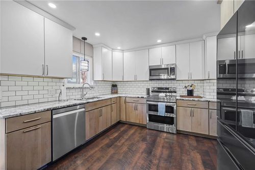 4513 Nw Wallingford Dr, Blue Springs, MO, 64015-2454 | Card Image