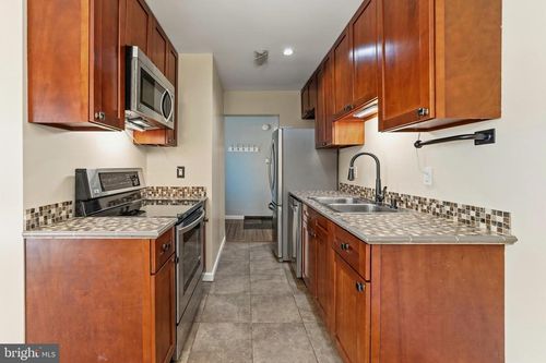 b-3 E Daisy Ln, MOUNT LAUREL, NJ, 08054-2514 | Card Image