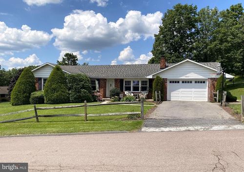 16 Greenbriar Ct, FROSTBURG, MD, 21532-1416 | Card Image