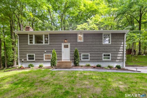 9 New Light Dr, Danbury, CT, 06810-8421 | Card Image