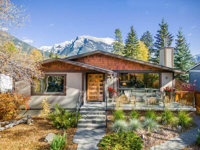 1005 9 Ave, House detached with 3 bedrooms, 3 bathrooms and 2 parking in Canmore AB | Image 1