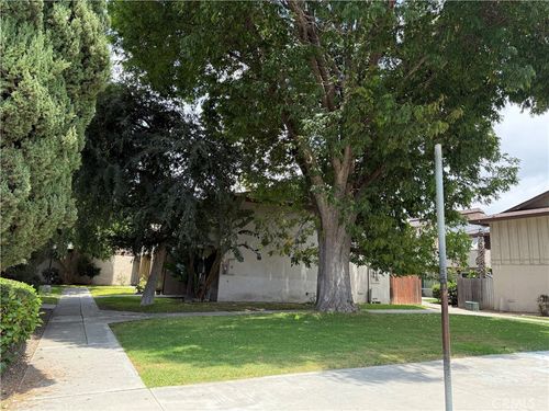 85-521 S Lyon St, Santa Ana, CA, 92701-6377 | Card Image