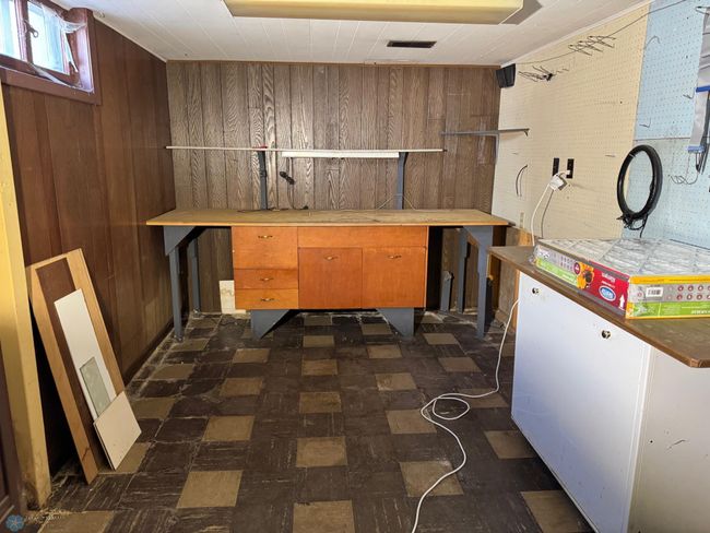 Basement shop area | Image 33