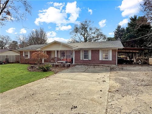 1639 Whiting Dr, Gainesville, GA, 30504-4717 | Card Image