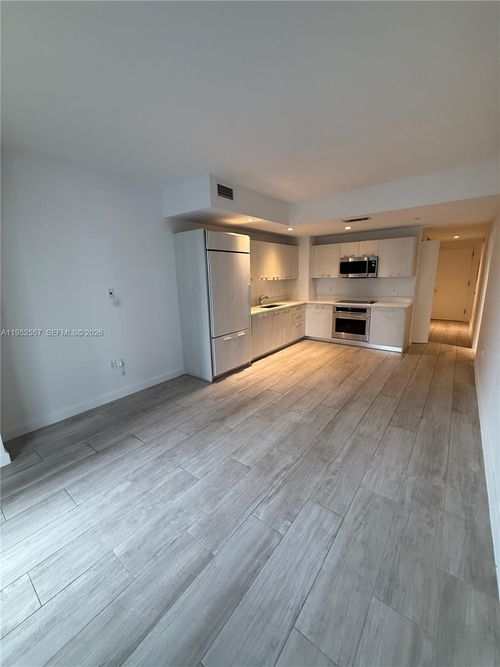 1004-45 Sw 9th St, Miami, FL, 33130-3894 | Card Image