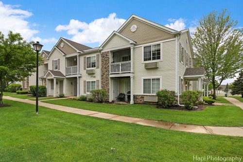 2313-2313 Silverstone Dr, Carpentersville, IL, 60110-3801 | Card Image