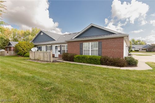 517 Heather Woods Dr, Elyria, OH, 44035-0911 | Card Image