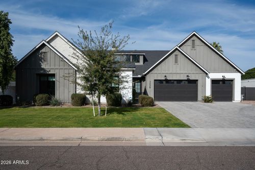 3226 E Glenrosa Ave, Phoenix, AZ, 85018-3911 | Card Image