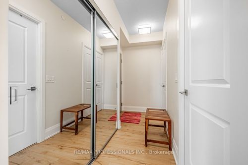 417-2 Old Mill Dr, York, ON, M6S0A2 | Card Image