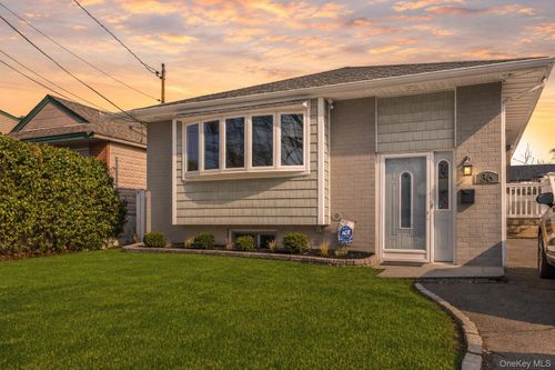 36 Elton St, Westbury, NY, 11590-4641 | Card Image