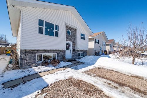 264 Mckenzie St, Pembroke, ON, K8A3V7 | Card Image