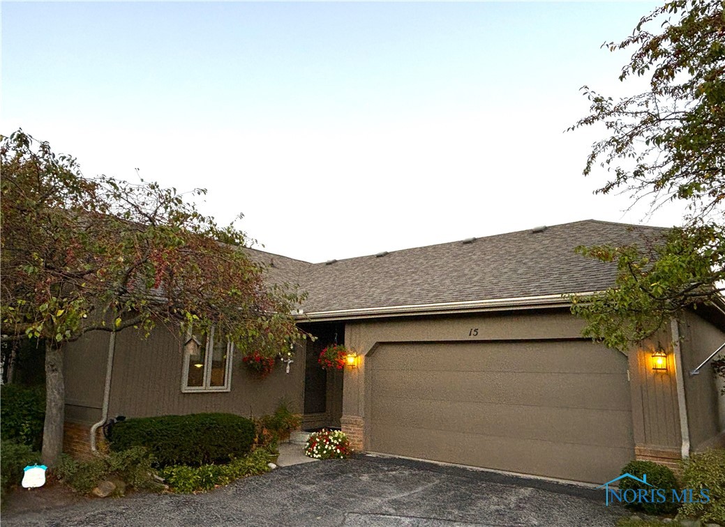 Meadowpond Dr, Perrysburg, OH 43551