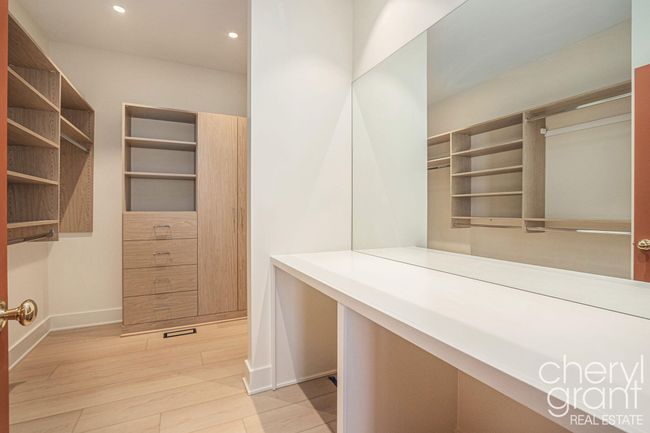Suite 3-Unpacking Station | Image 63