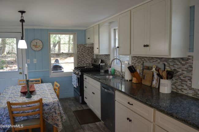 Granite counter tops | Image 8