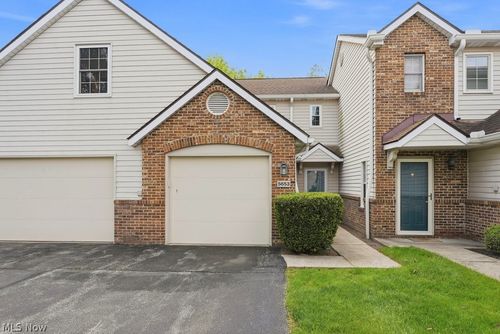 5653 Gateway Ln, Brook Park, OH, 44142-2031 | Card Image