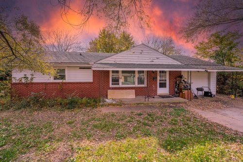 1809 E 14th Ave, Winfield, KS, 67156-4713 | Card Image