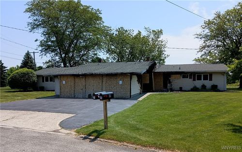 71 Steele Cir, Niagara Falls, NY, 14304-1120 | Card Image
