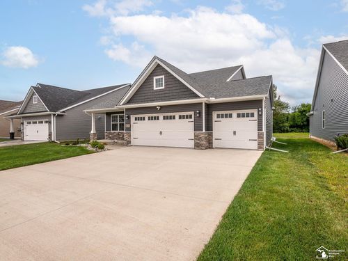 8276 Grande Lake Cir, Temperance, MI, 48182-3327 | Card Image