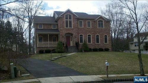 10 Lee Ct, Waldwick, NJ, 07463-1426 | Card Image