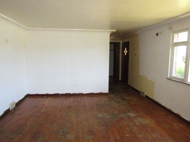 11 Raymond St, House other with 3 bedrooms, 1 bathrooms and 1 parking in Dravosburg PA | Image 6