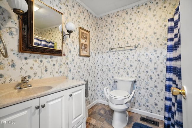 1710 Shawnee Ave E, House other with 4 bedrooms, 2 bathrooms and null parking in Big Stone Gap VA | Image 28