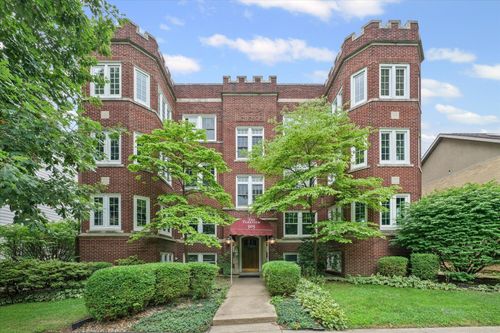 apt-4-305 W University Ave, Champaign, IL, 61820-3987 | Card Image