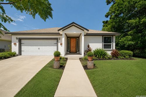 210 Tahitian Dr, Bastrop, TX, 78602-4628 | Card Image