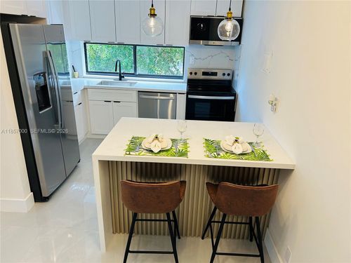 apt-427-17021 N Bay Rd, Sunny Isles Beach, FL, 33160-4229 | Card Image
