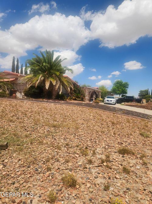 11001 Don January Dr, El Paso, TX, 79935-3907 | Card Image