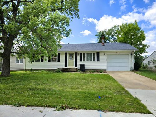 1350 Springdale Dr, Clinton, IA, 52732-5013 | Card Image