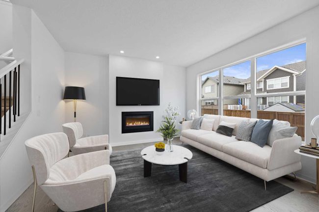313 Magnolia Place Se, Home with 5 bedrooms, 2 bathrooms and 5 parking in Calgary AB | Image 3