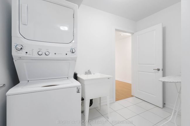 1557 Midland Ave, House attached with 4 bedrooms, 4 bathrooms and 1 parking in Scarborough ON | Image 9