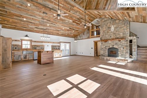 486 Hunter Lysik Way, Laurel Springs, NC, 28644-8820 | Card Image