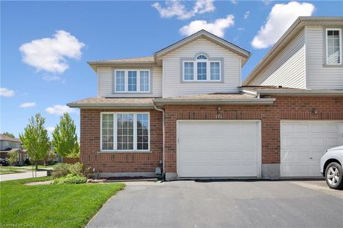 371 University Downs Crescent, Waterloo, ON, N2K4B1 | Card Image