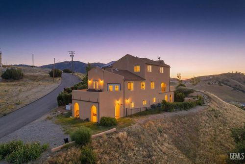 19701 Dovetail Ct, Tehachapi, CA, 93561-6861 | Card Image