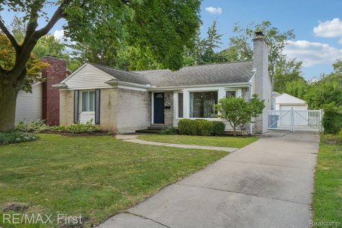 15590 Buckingham Ave, Beverly Hills, MI, 48025-3300 | Card Image