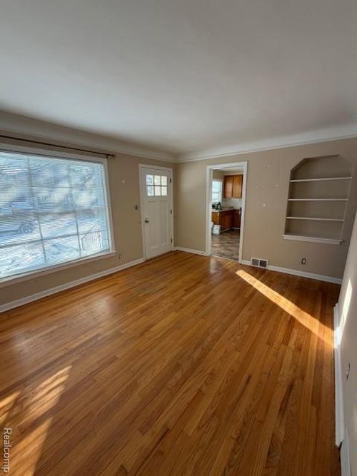 1647 Banbury St, Birmingham, MI, 48009-7160 | Card Image